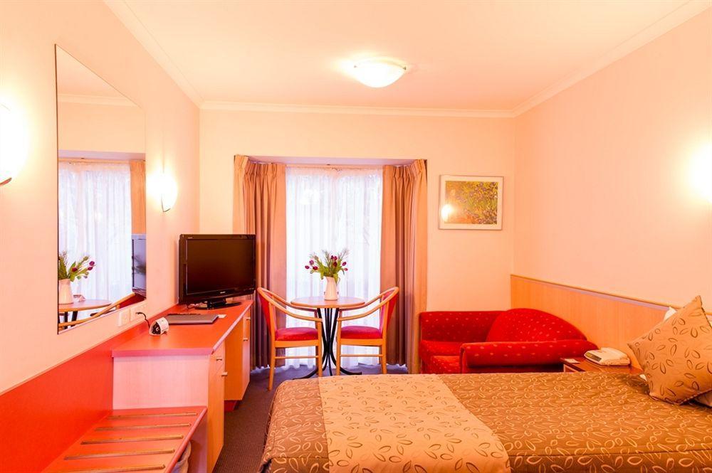 The Waverley International Hotel Glen Waverley Bagian luar foto
