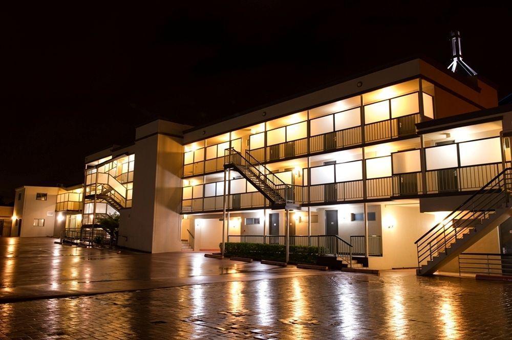The Waverley International Hotel Glen Waverley Bagian luar foto